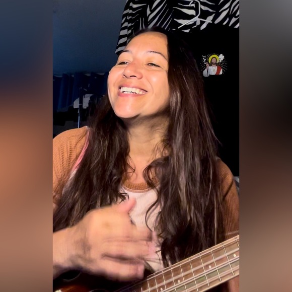 Aloha! Im your new POSH friend Bernadette, but YOU can call me BeHawaii๐ค๐๐ - Picture 11 of 17